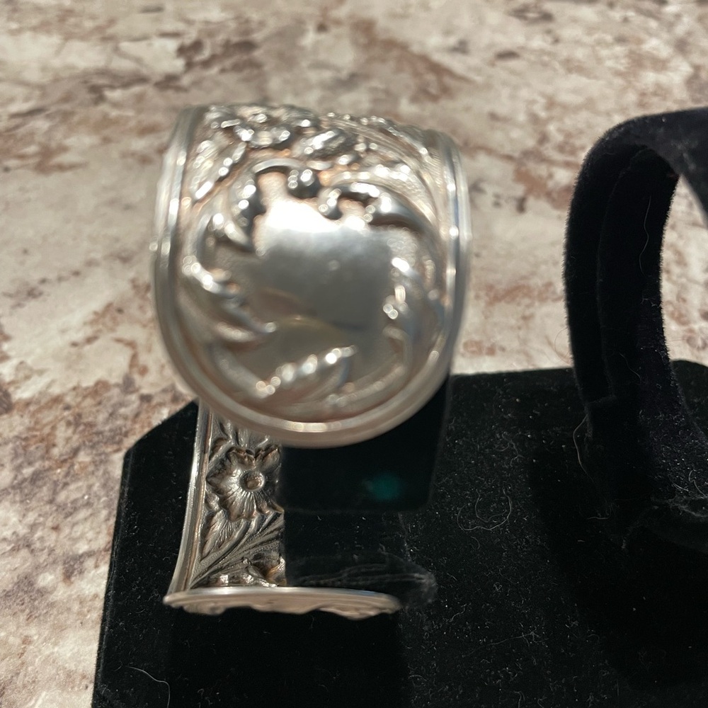 Vintage S Kirk & Son Floral Repousse 1 1/4” Wide Cuff Bracelet - Picture 5 of 8